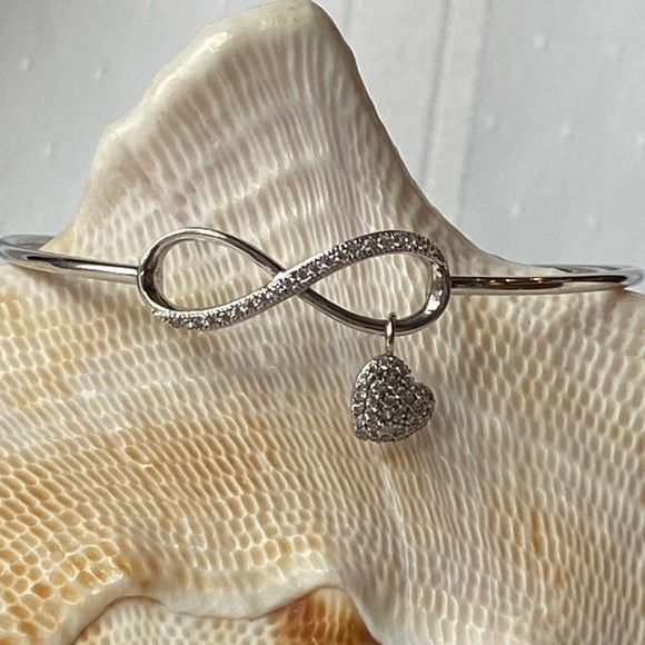 Piercing Pagoda Infinity Dangle Heart Charm Bangle Bracelet 7" - Picture 3 of 12